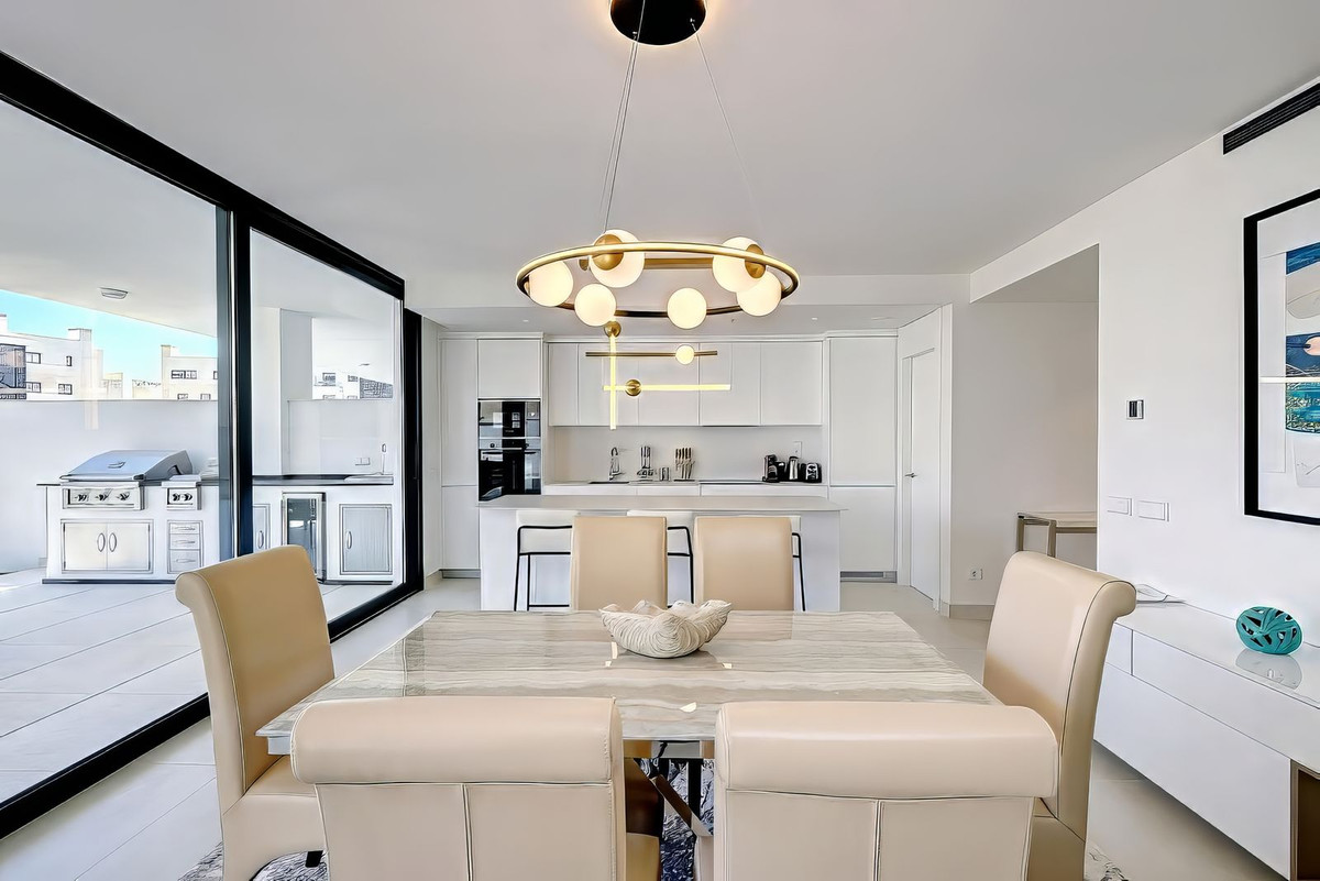 3 Bed Apartment for sale in Fuengirola Costa Del Sol, Málaga, Spain