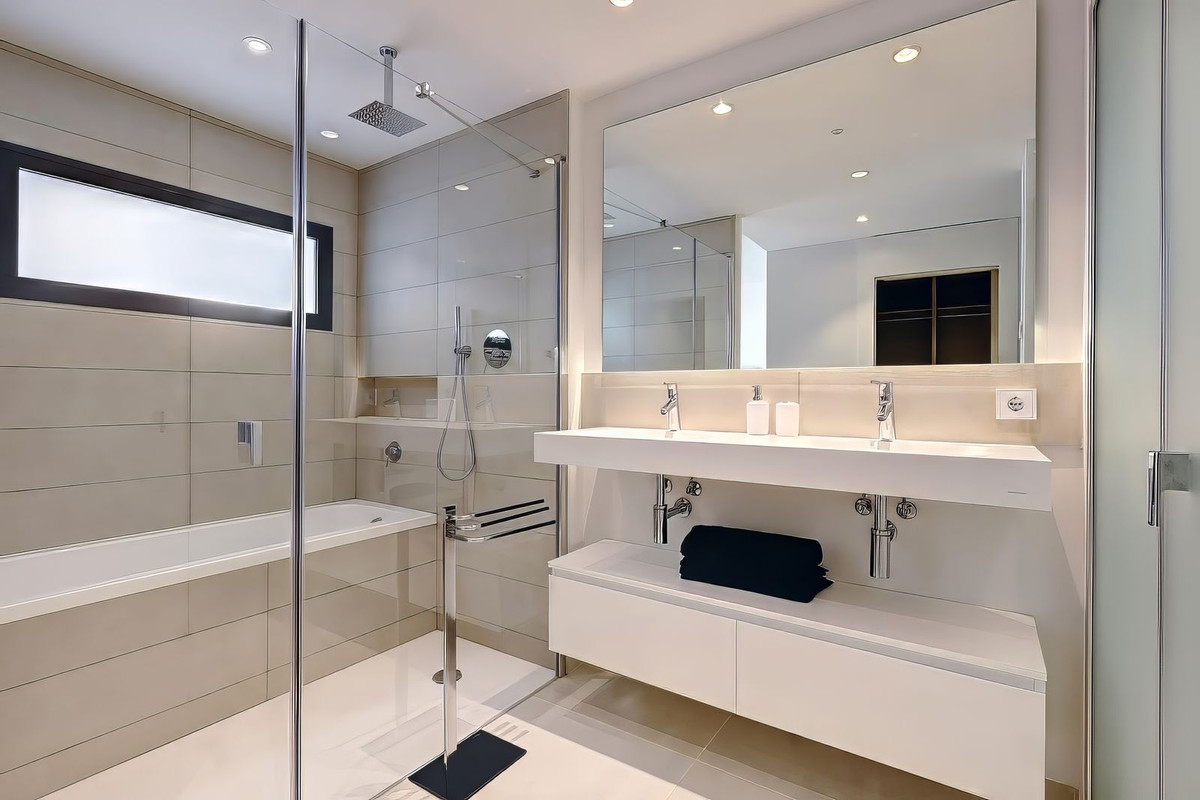 3 Bed Apartment for sale in Fuengirola Costa Del Sol, Málaga, Spain