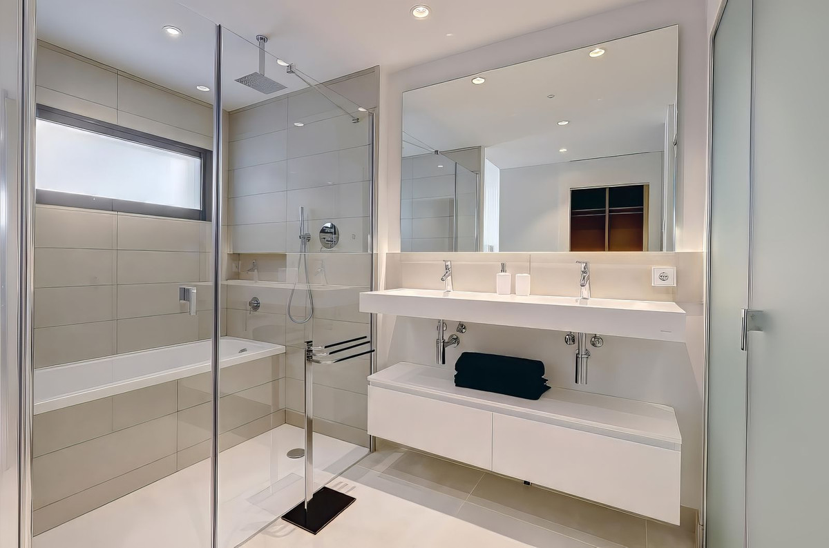 3 Bed Apartment for sale in Fuengirola Costa Del Sol, Málaga, Spain