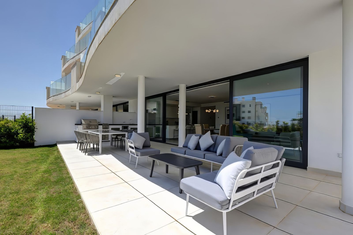 3 Bed Apartment for sale in Fuengirola Costa Del Sol, Málaga, Spain