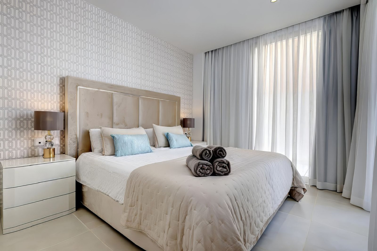 3 Bed Apartment for sale in Fuengirola Costa Del Sol, Málaga, Spain