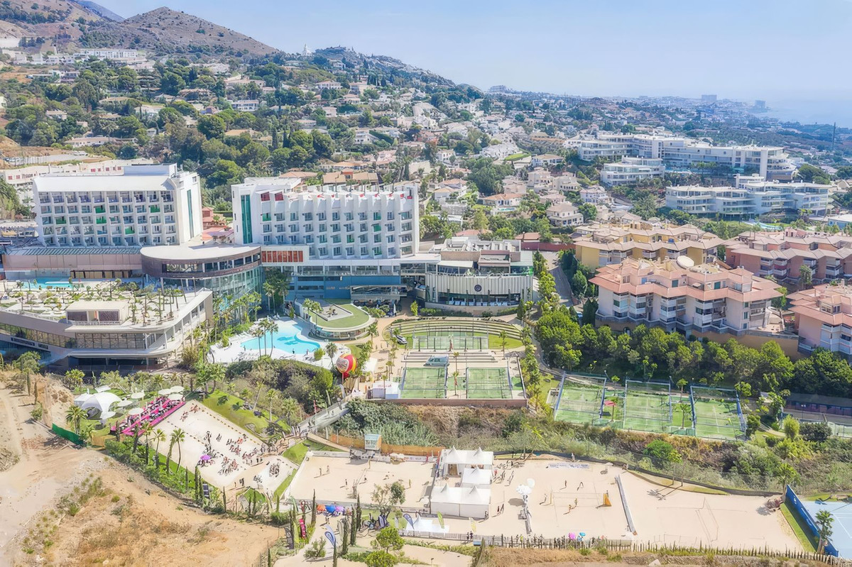 3 Bed Apartment for sale in Fuengirola Costa Del Sol, Málaga, Spain