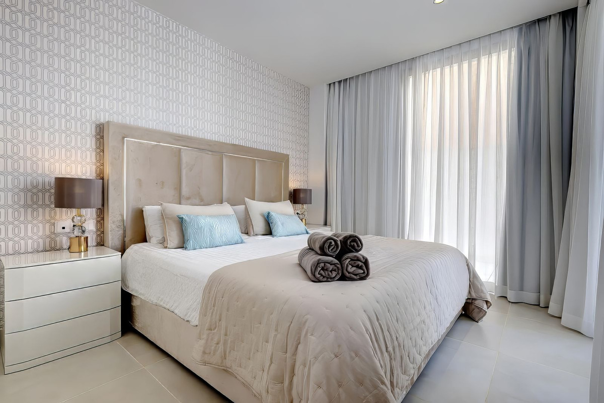 3 Bed Apartment for sale in Fuengirola Costa Del Sol, Málaga, Spain