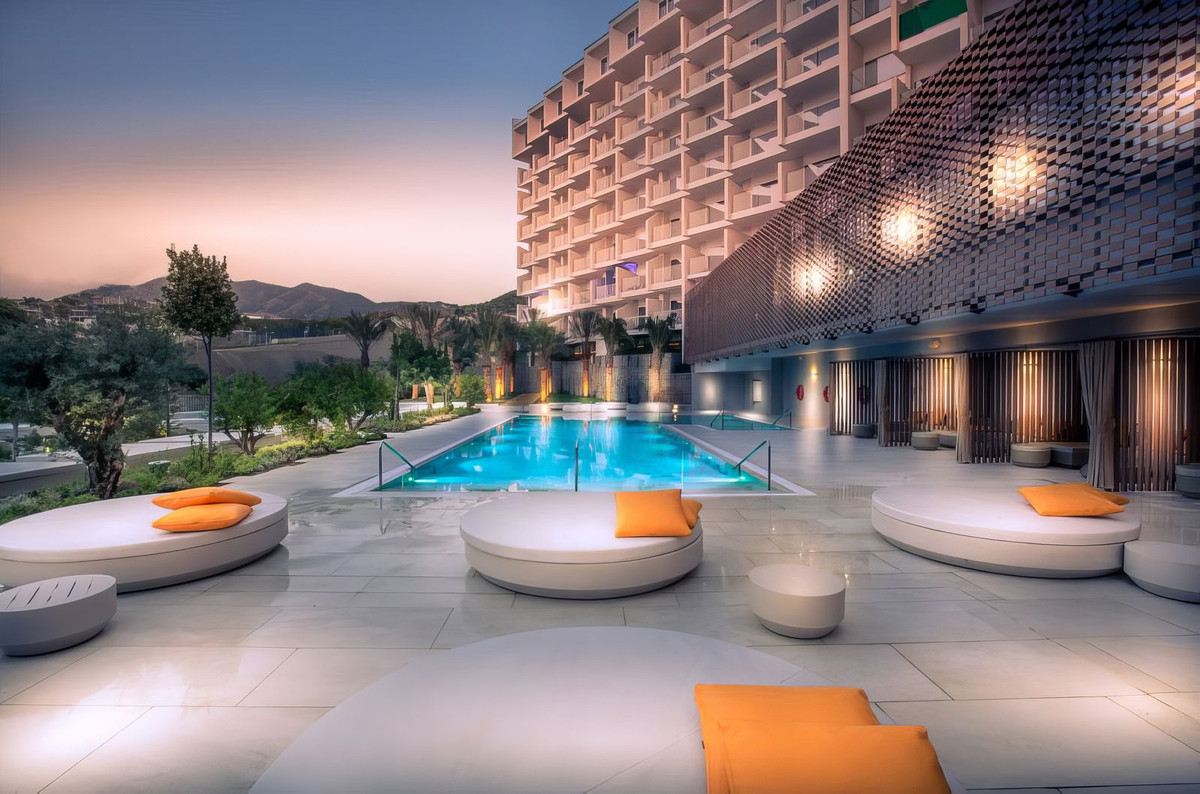 3 Bed Apartment for sale in Fuengirola Costa Del Sol, Málaga, Spain