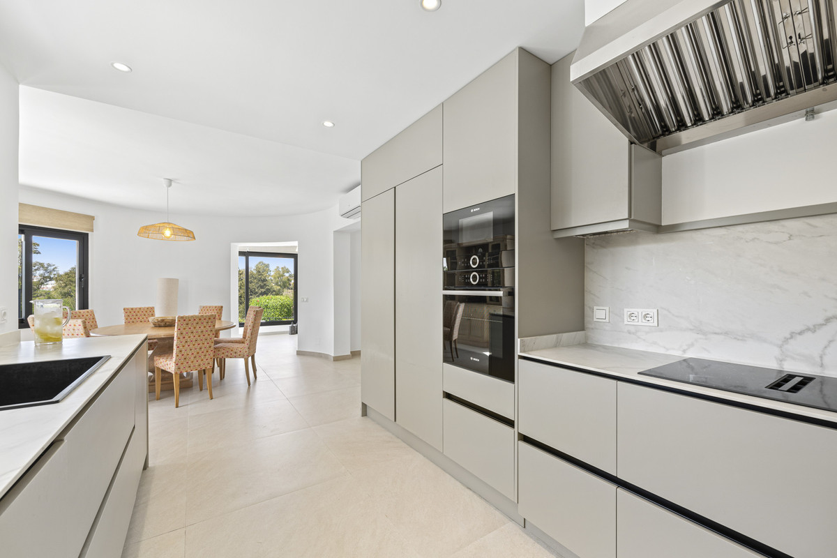 Se vende Villa - Chalet de 4 dormitorios en Costa Del Sol, Málaga, España