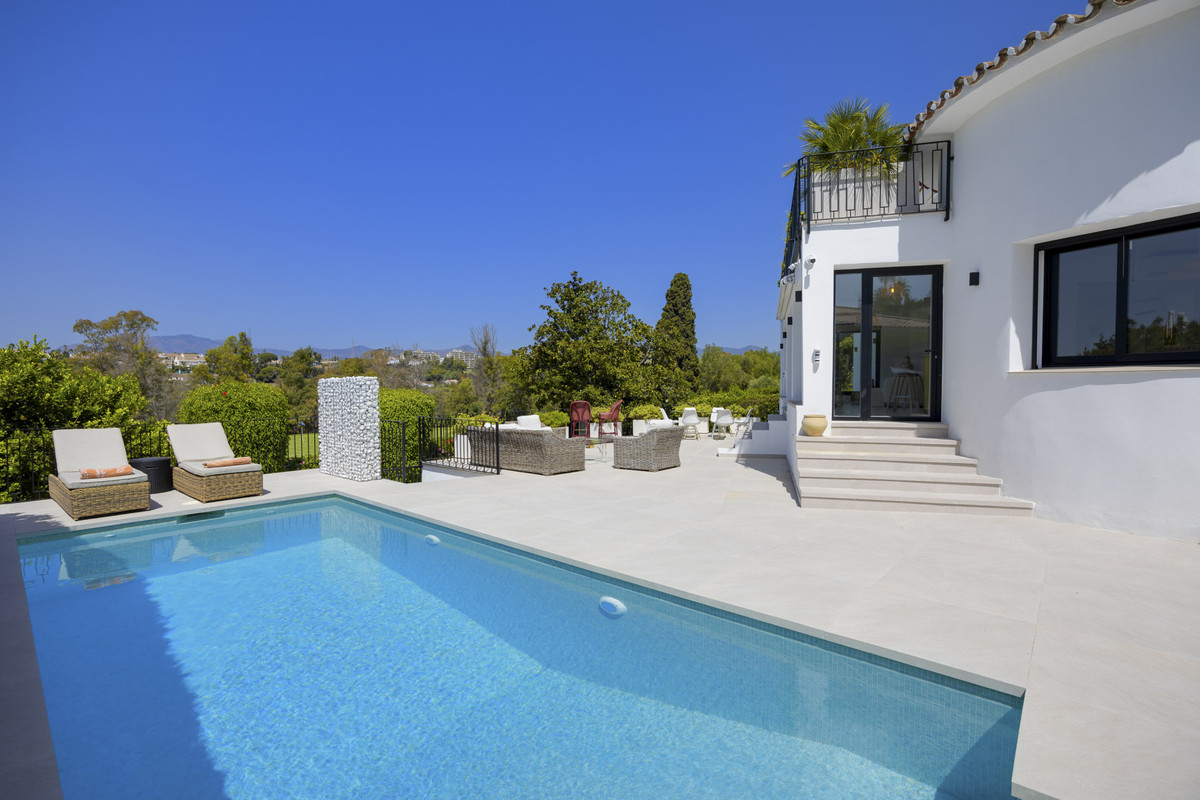 Se vende Villa - Chalet de 4 dormitorios en Costa Del Sol, Málaga, España