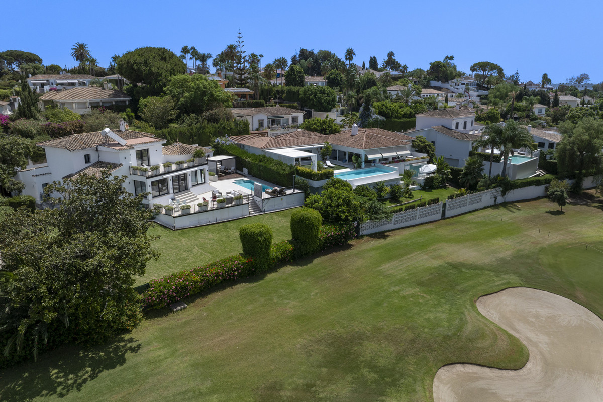 Se vende Villa - Chalet de 4 dormitorios en Costa Del Sol, Málaga, España