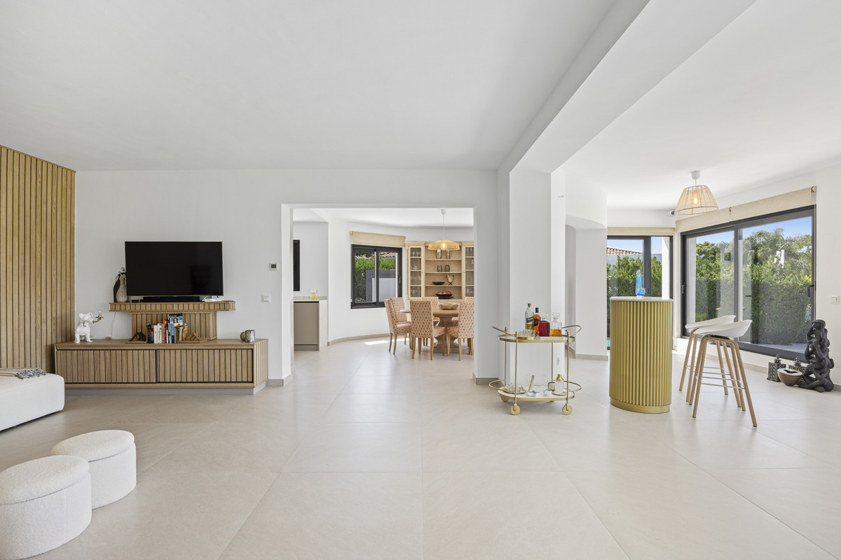 Se vende Villa - Chalet de 4 dormitorios en Costa Del Sol, Málaga, España