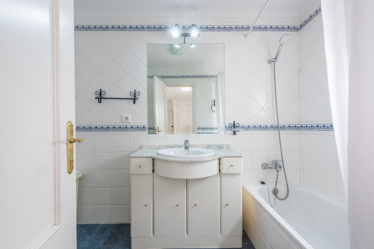 2 Bed Apartment for sale in Estepona Costa Del Sol, Málaga, Spain