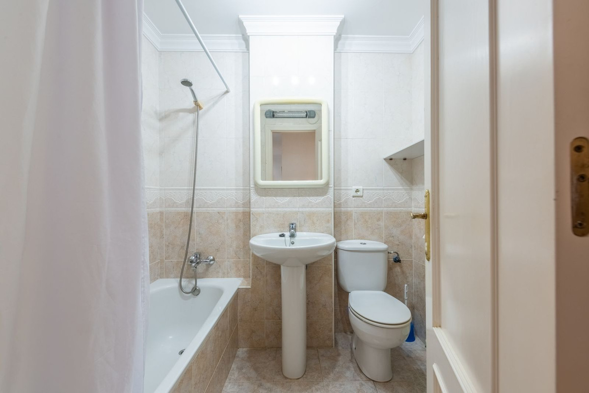 2 Bed Apartment for sale in Estepona Costa Del Sol, Málaga, Spain