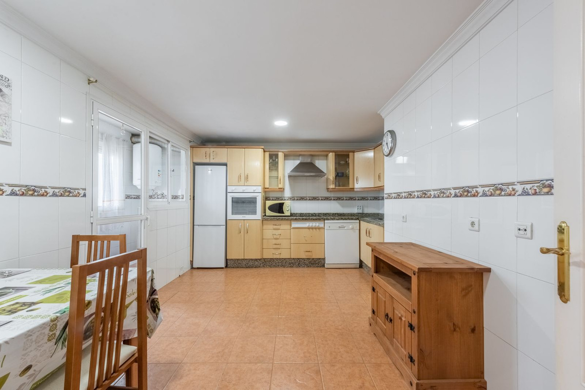 2 Bed Apartment for sale in Estepona Costa Del Sol, Málaga, Spain