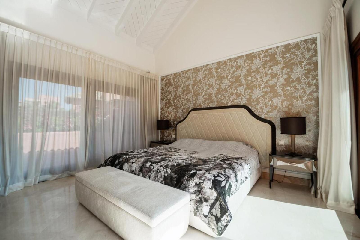 3 Bed Apartment for sale in Estepona Costa Del Sol, Málaga, Spain