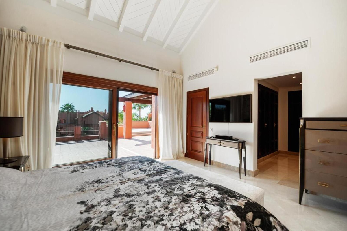 3 Bed Apartment for sale in Estepona Costa Del Sol, Málaga, Spain