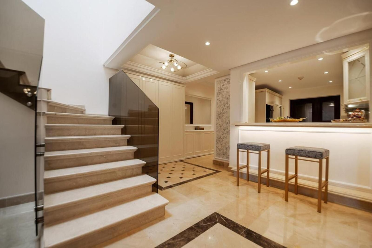 3 Bed Apartment for sale in Estepona Costa Del Sol, Málaga, Spain