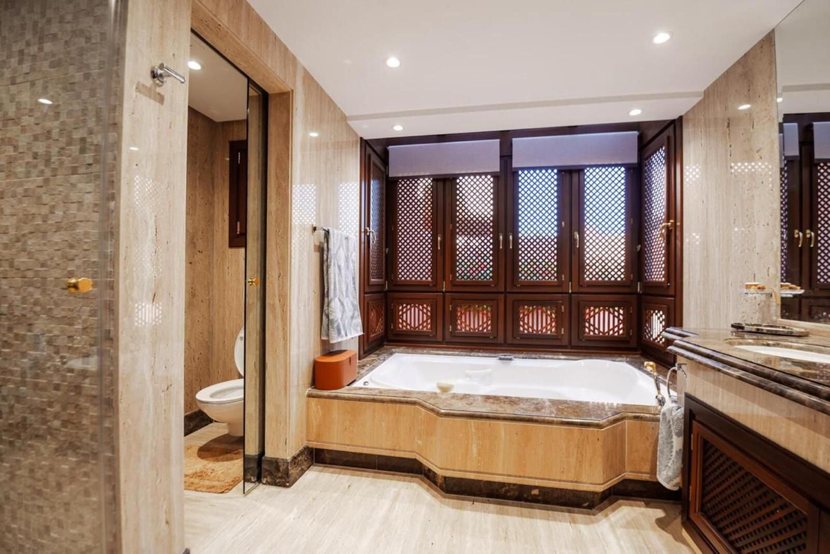 3 Bed Apartment for sale in Estepona Costa Del Sol, Málaga, Spain