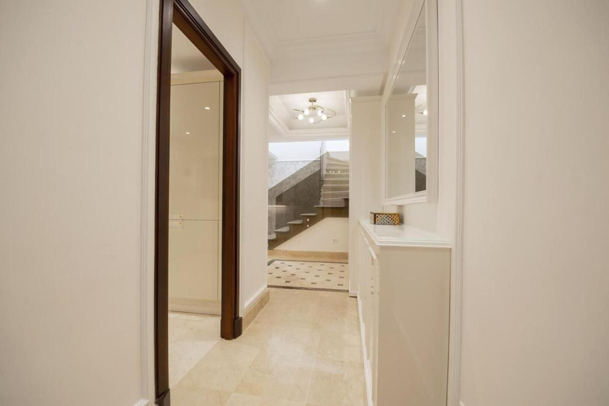 3 Bed Apartment for sale in Estepona Costa Del Sol, Málaga, Spain