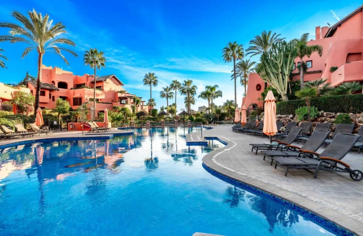 3 Bed Apartment for sale in Estepona Costa Del Sol, Málaga, Spain