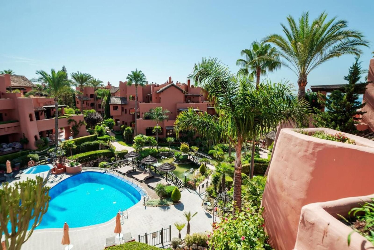3 Bed Apartment for sale in Estepona Costa Del Sol, Málaga, Spain