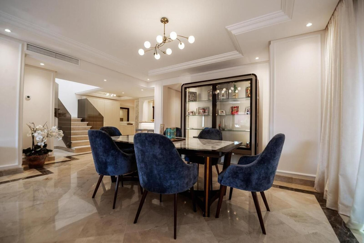 3 Bed Apartment for sale in Estepona Costa Del Sol, Málaga, Spain