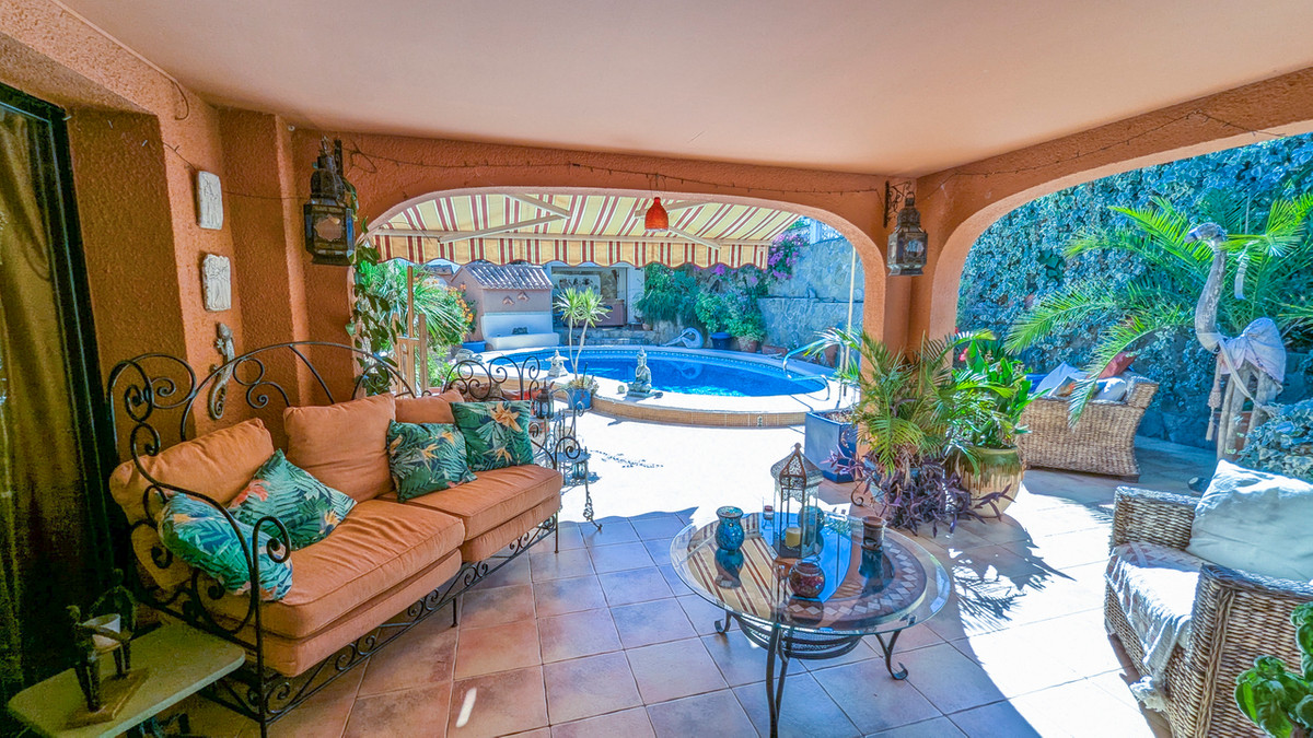 4 Bed Townhouse for sale in Orba Costa Blanca, Alicante, Spain