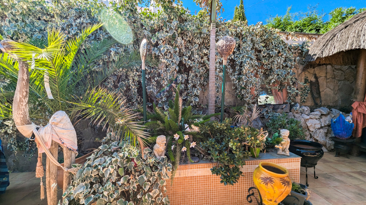 4 Bed Townhouse for sale in Orba Costa Blanca, Alicante, Spain