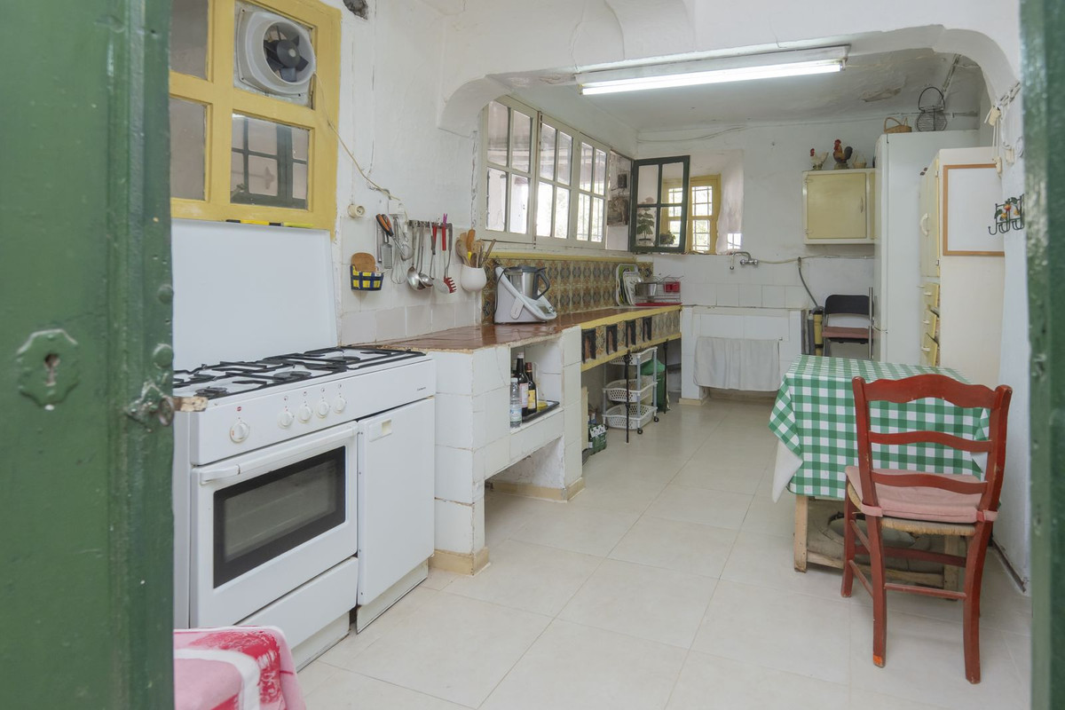 6 Bed Townhouse for sale in Ronda Costa Del Sol, Málaga, Spain
