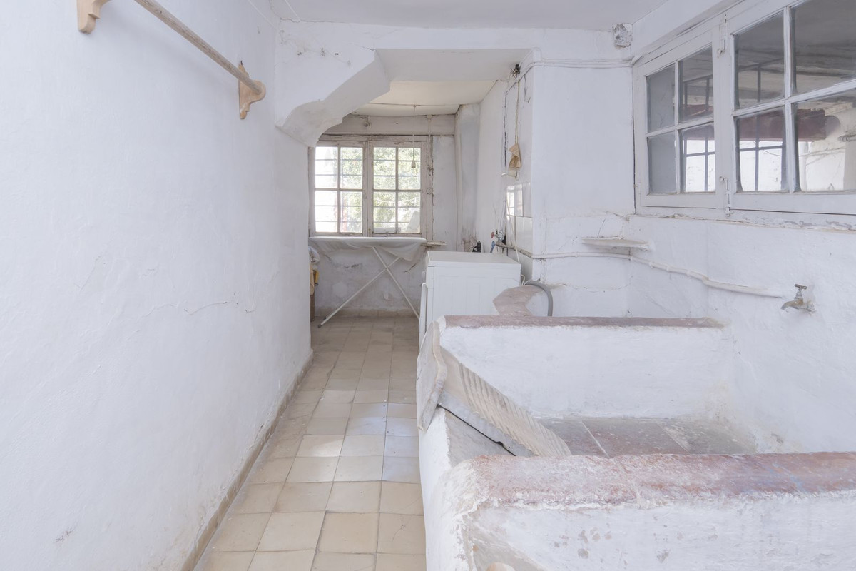 6 Bed Townhouse for sale in Ronda Costa Del Sol, Málaga, Spain
