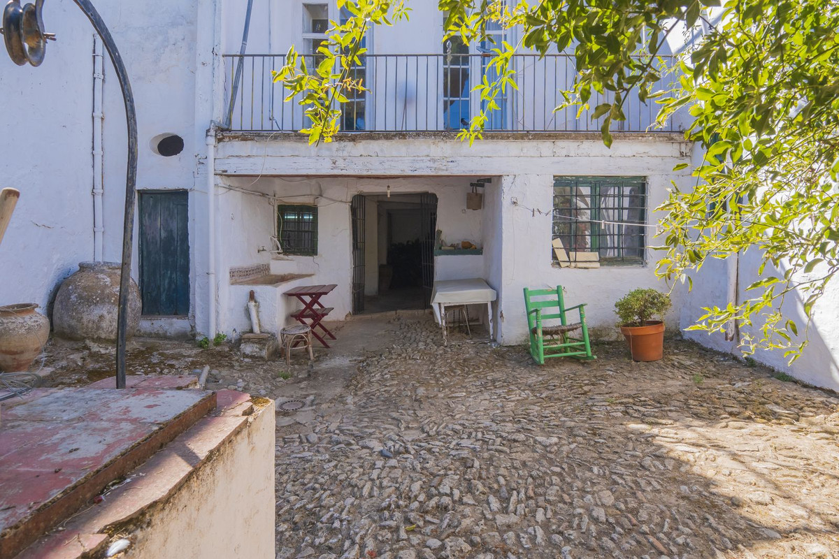 6 Bed Townhouse for sale in Ronda Costa Del Sol, Málaga, Spain