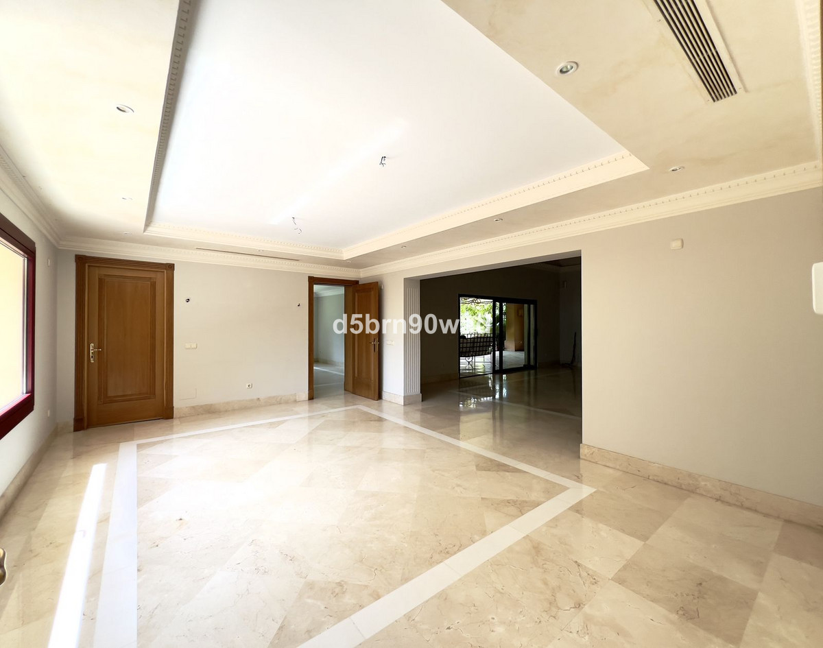 5 Bed Townhouse for sale in Marbella Costa Del Sol, Málaga, Spain