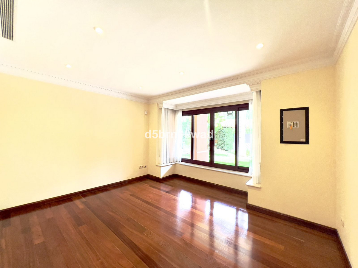 5 Bed Townhouse for sale in Marbella Costa Del Sol, Málaga, Spain