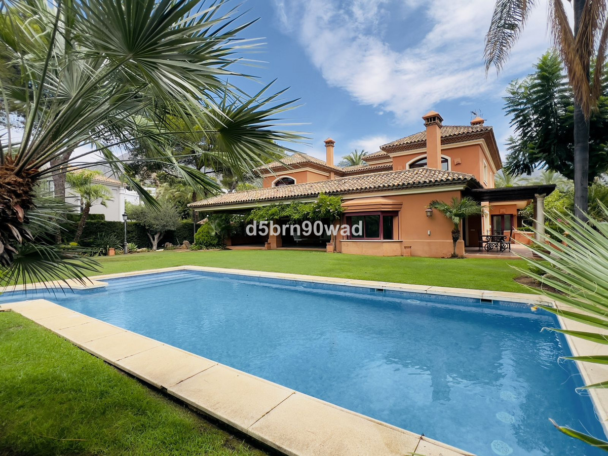 5 Bed Townhouse for sale in Marbella Costa Del Sol, Málaga, Spain