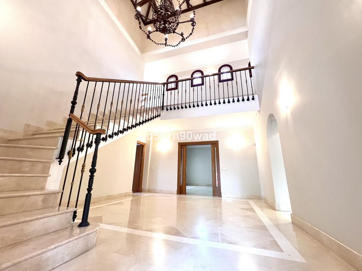 5 Bed Townhouse for sale in Marbella Costa Del Sol, Málaga, Spain