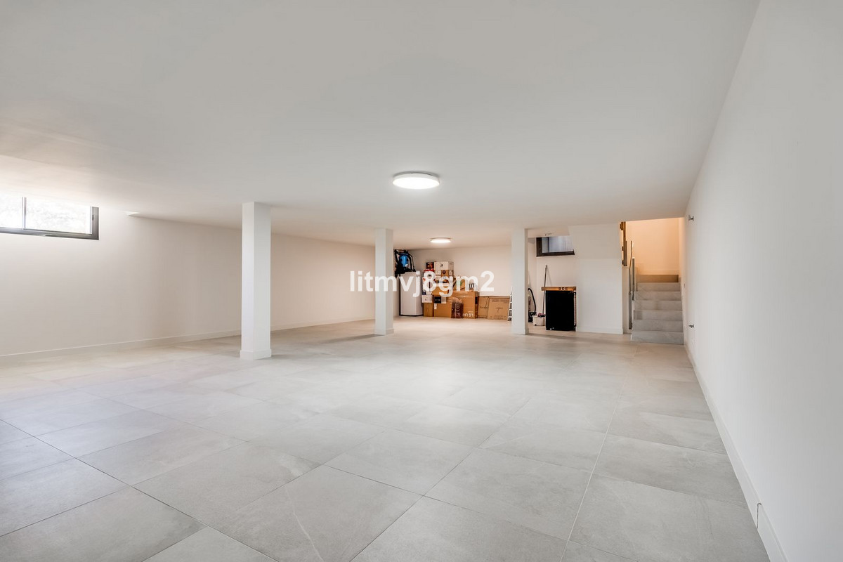 3 Bed Apartment for sale in Cabopino Costa Del Sol, Málaga, Spain