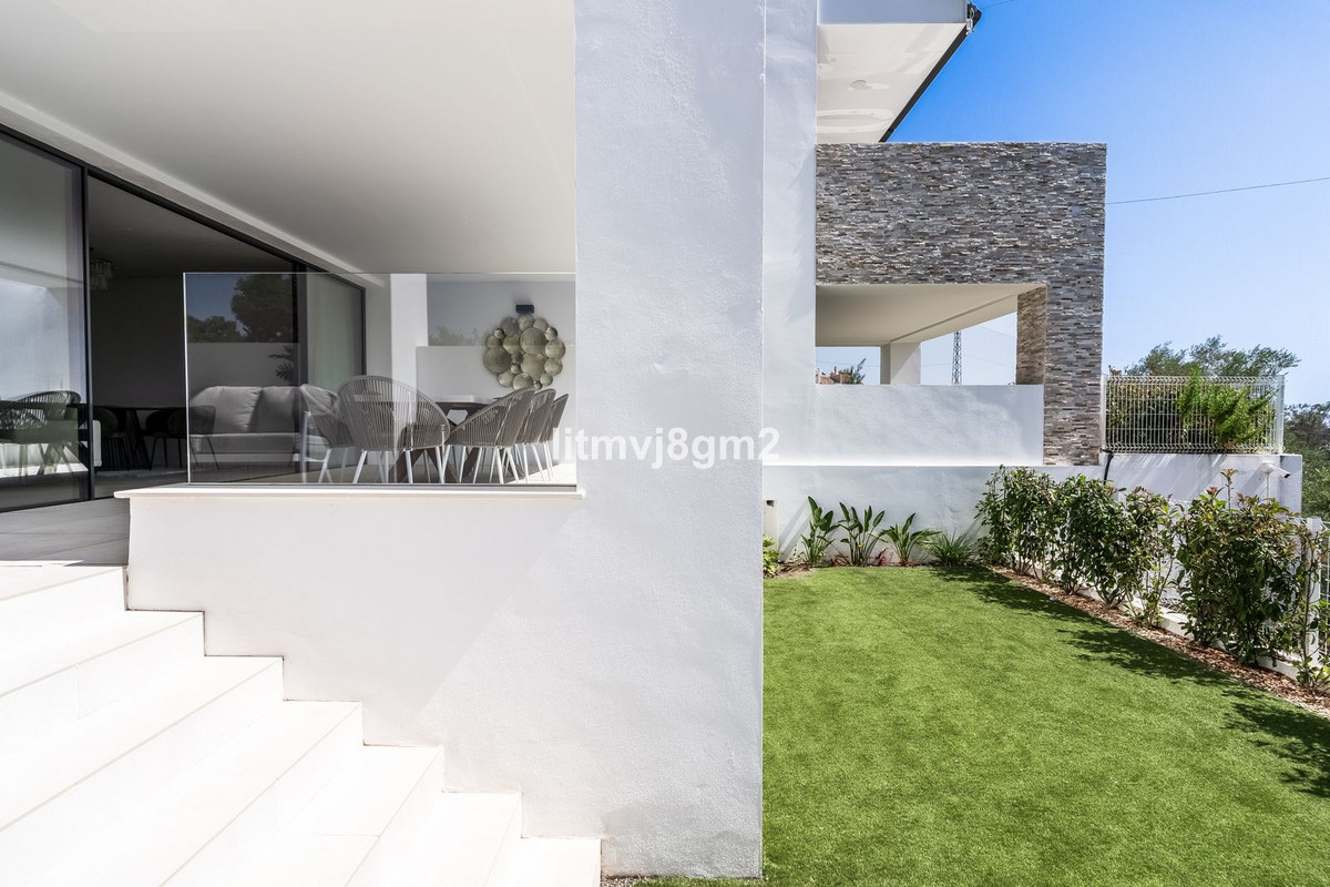 3 Bed Apartment for sale in Cabopino Costa Del Sol, Málaga, Spain