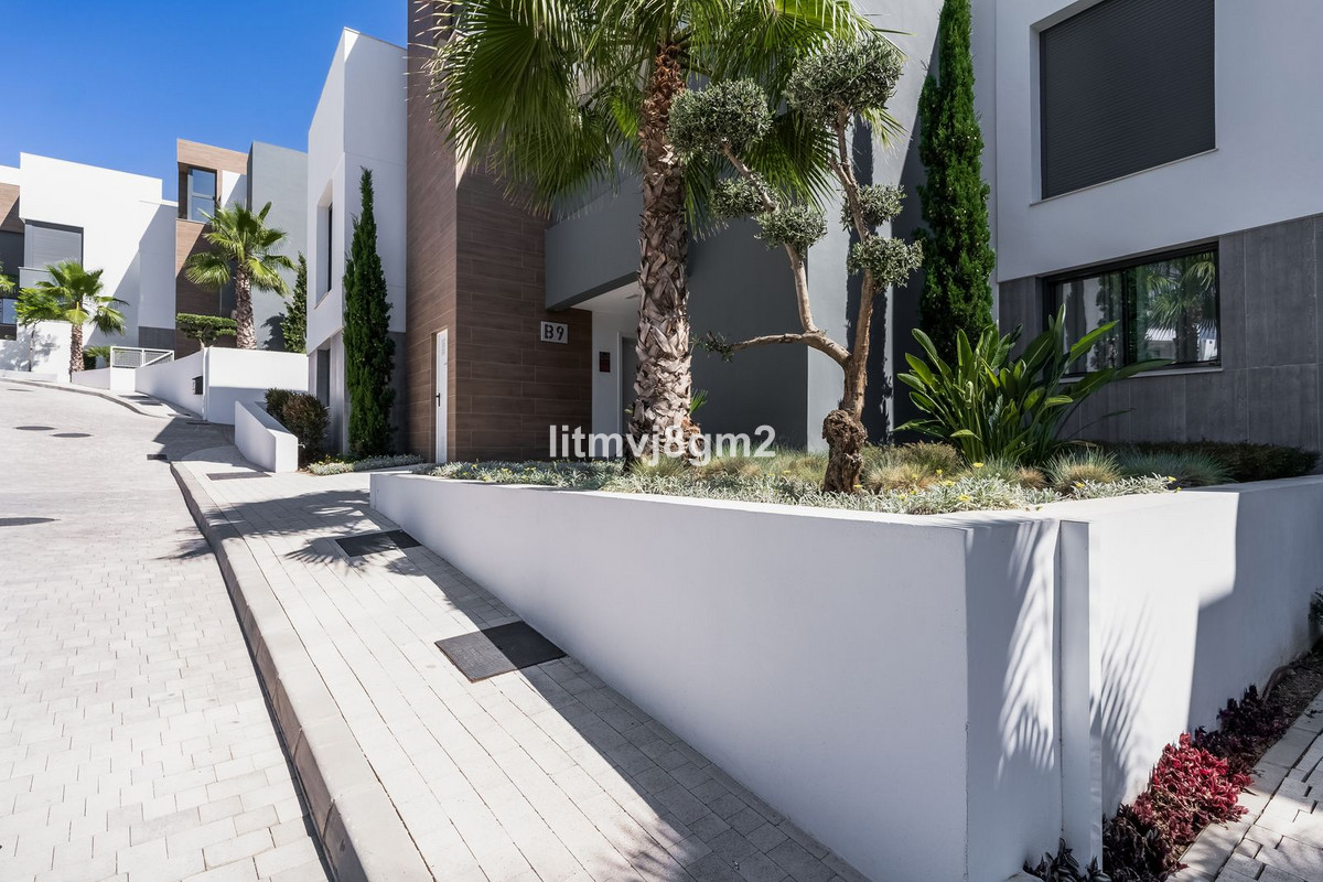 3 Bed Apartment for sale in Cabopino Costa Del Sol, Málaga, Spain