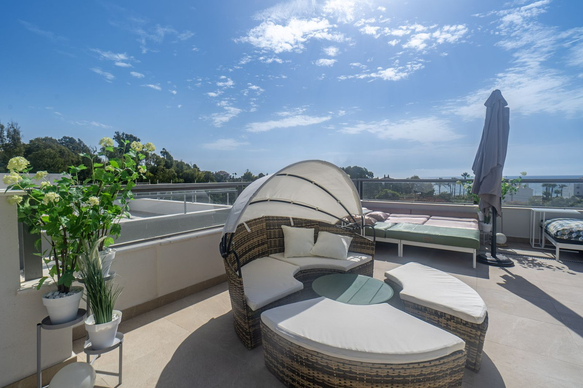 3 Bed Apartment for sale in Casares Costa Del Sol, Málaga, Spain