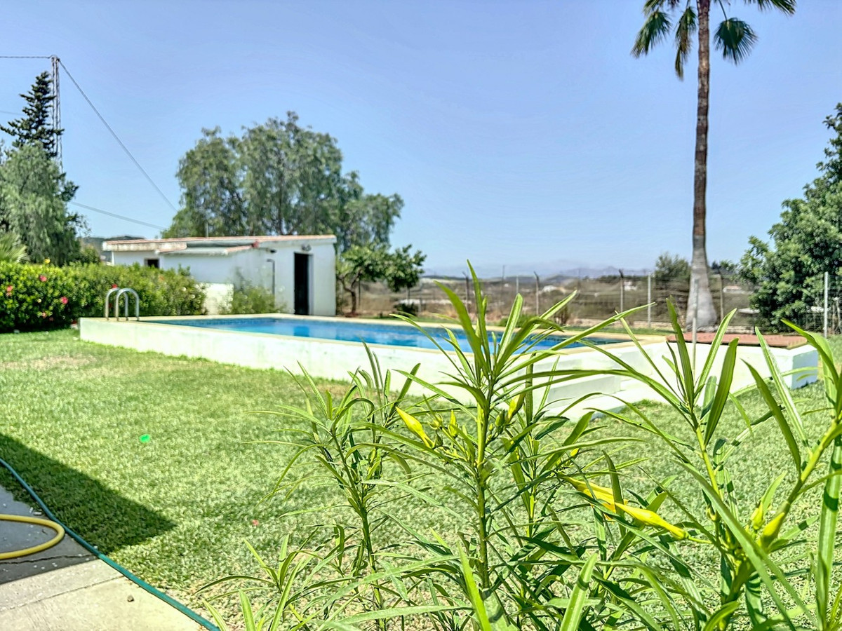 Se vende Finca - Cortijo de 10 dormitorios en Costa Del Sol East, Málaga, España