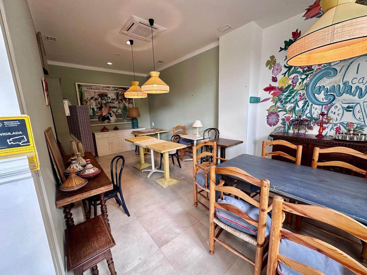 Commercial unit for sale in Nueva Andalucía Costa Del Sol, Málaga, Spain