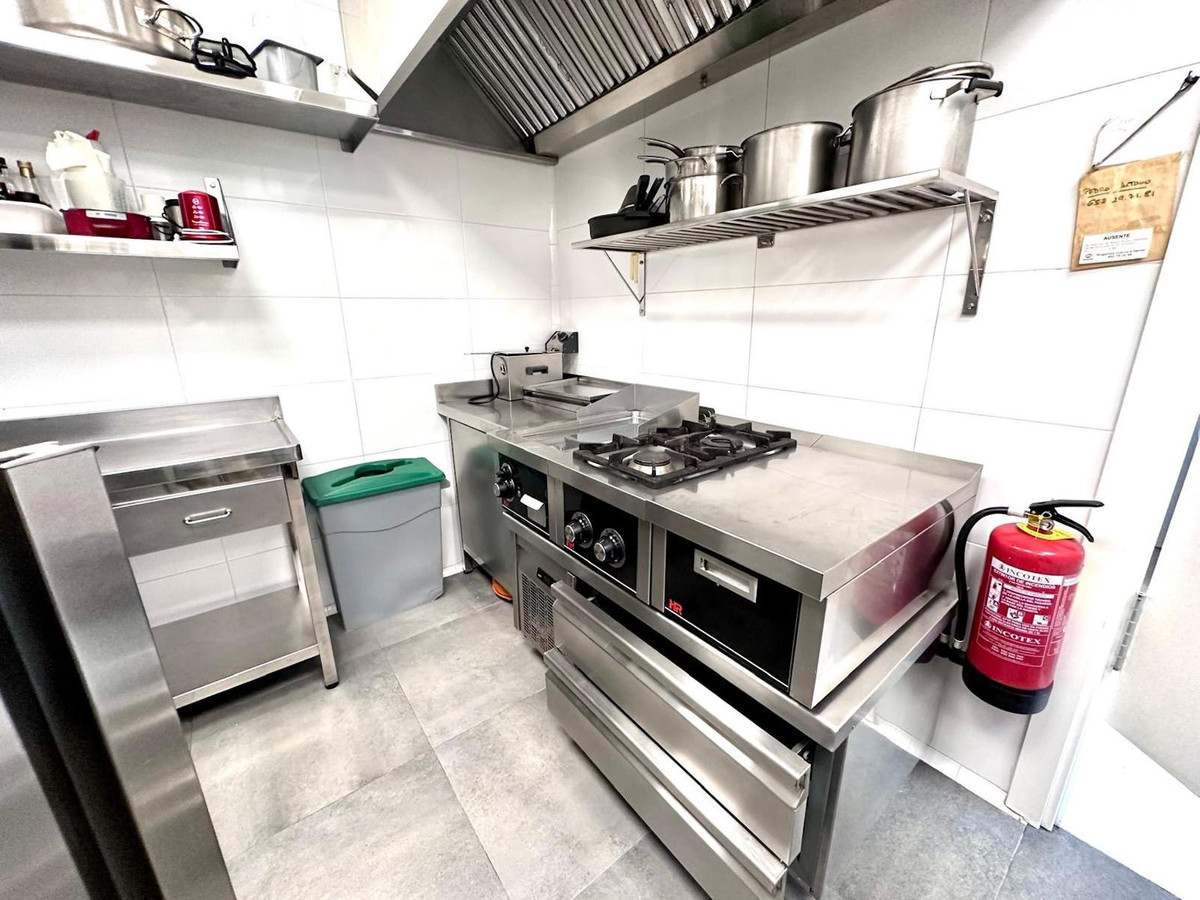 Commercial unit for sale in Nueva Andalucía Costa Del Sol, Málaga, Spain