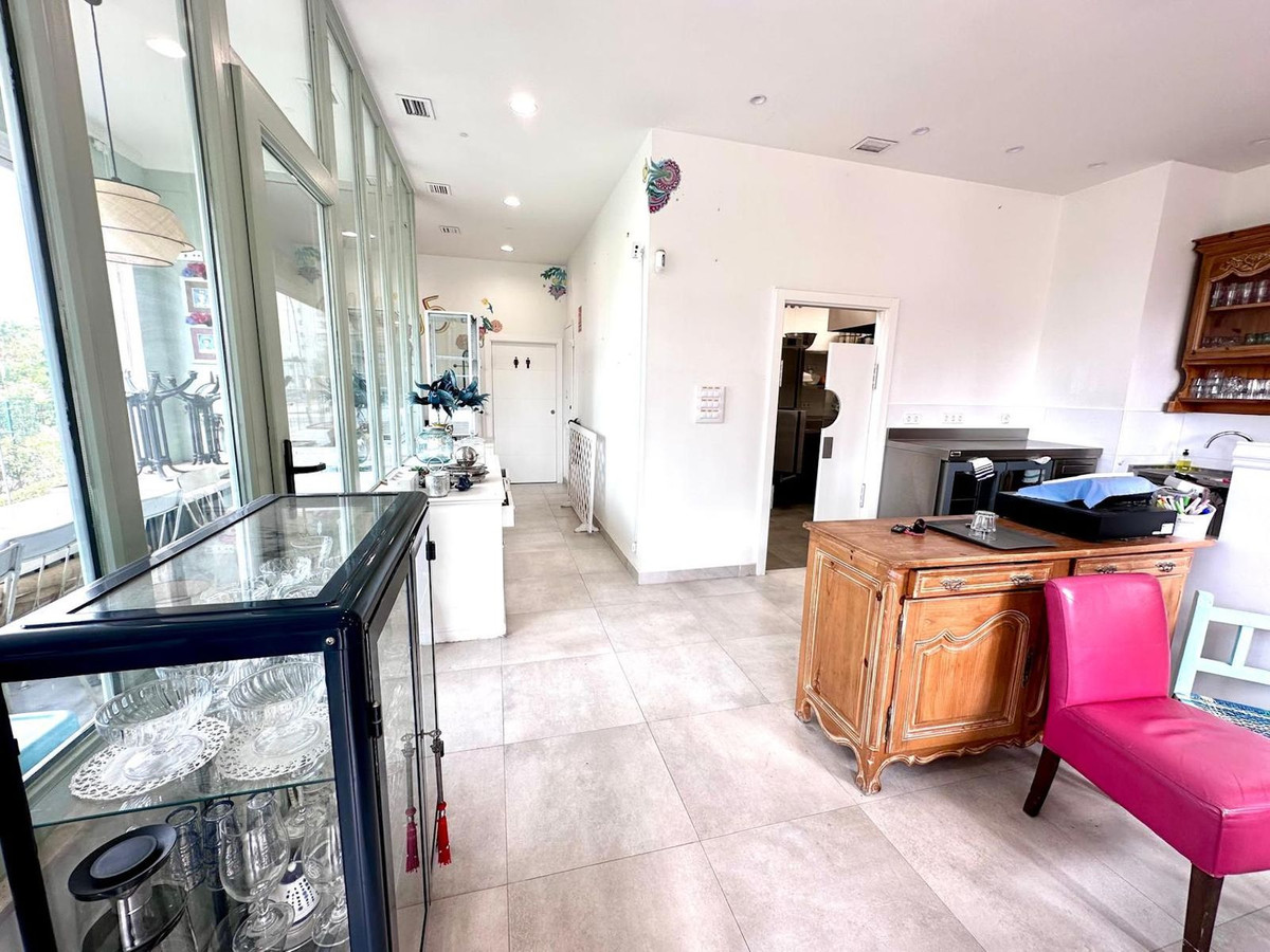 Commercial unit for sale in Nueva Andalucía Costa Del Sol, Málaga, Spain