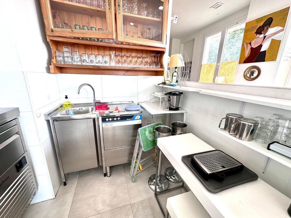 Commercial unit for sale in Nueva Andalucía Costa Del Sol, Málaga, Spain