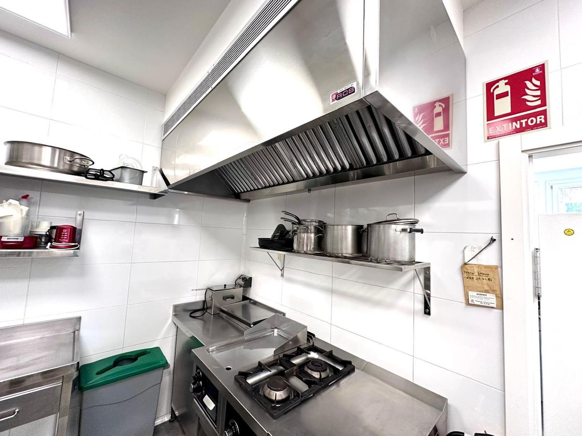 Commercial unit for sale in Nueva Andalucía Costa Del Sol, Málaga, Spain