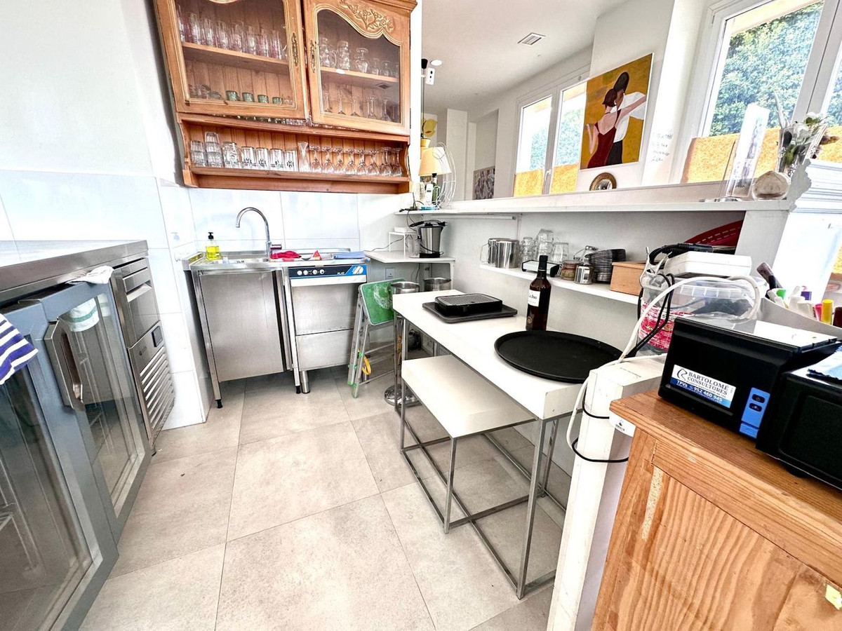 Commercial unit for sale in Nueva Andalucía Costa Del Sol, Málaga, Spain