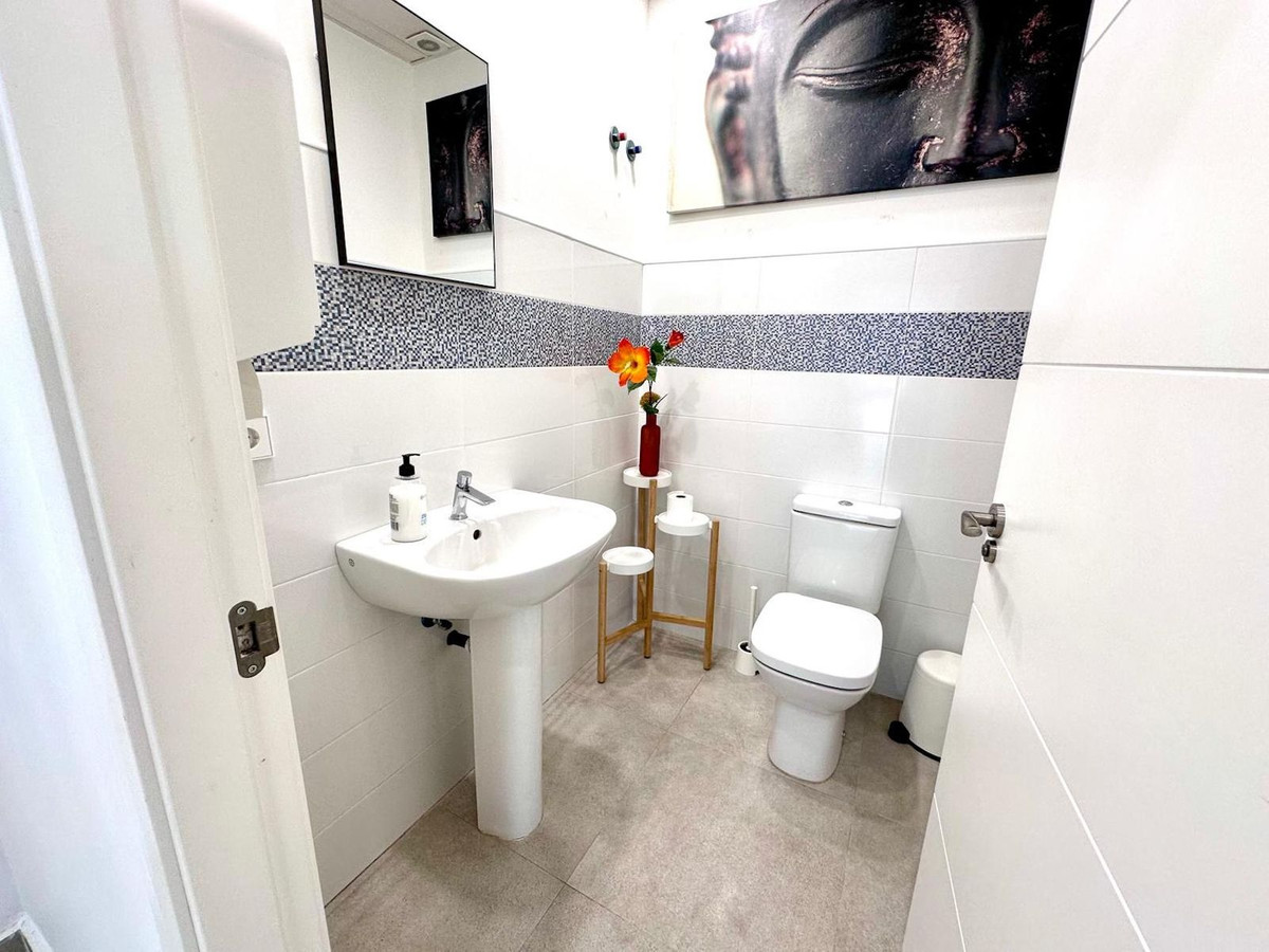 Commercial unit for sale in Nueva Andalucía Costa Del Sol, Málaga, Spain