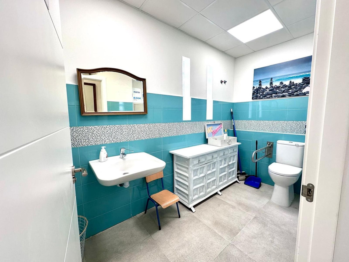 Commercial unit for sale in Nueva Andalucía Costa Del Sol, Málaga, Spain