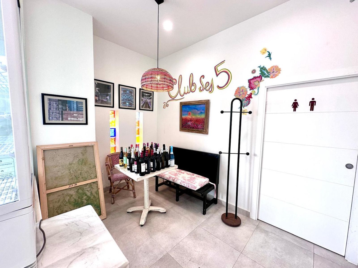 Commercial unit for sale in Nueva Andalucía Costa Del Sol, Málaga, Spain