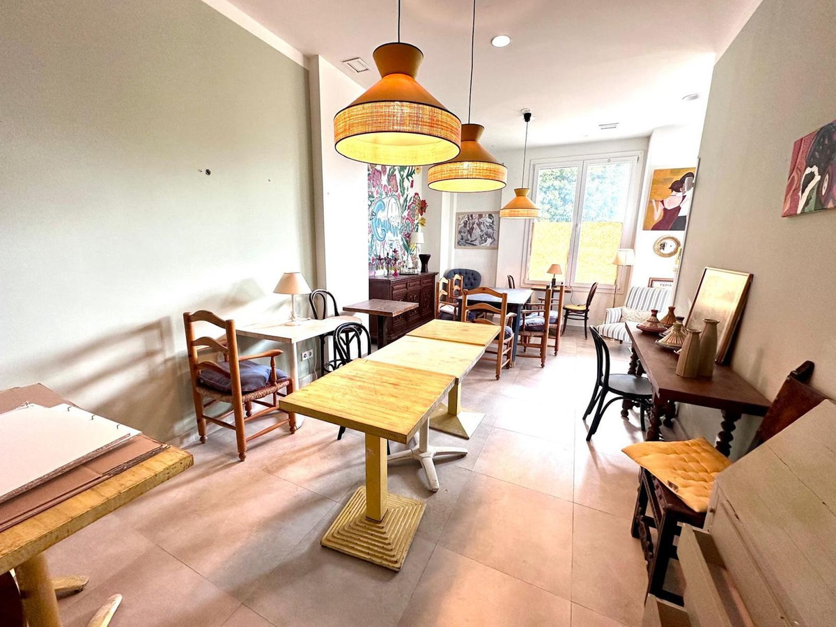 Commercial unit for sale in Nueva Andalucía Costa Del Sol, Málaga, Spain