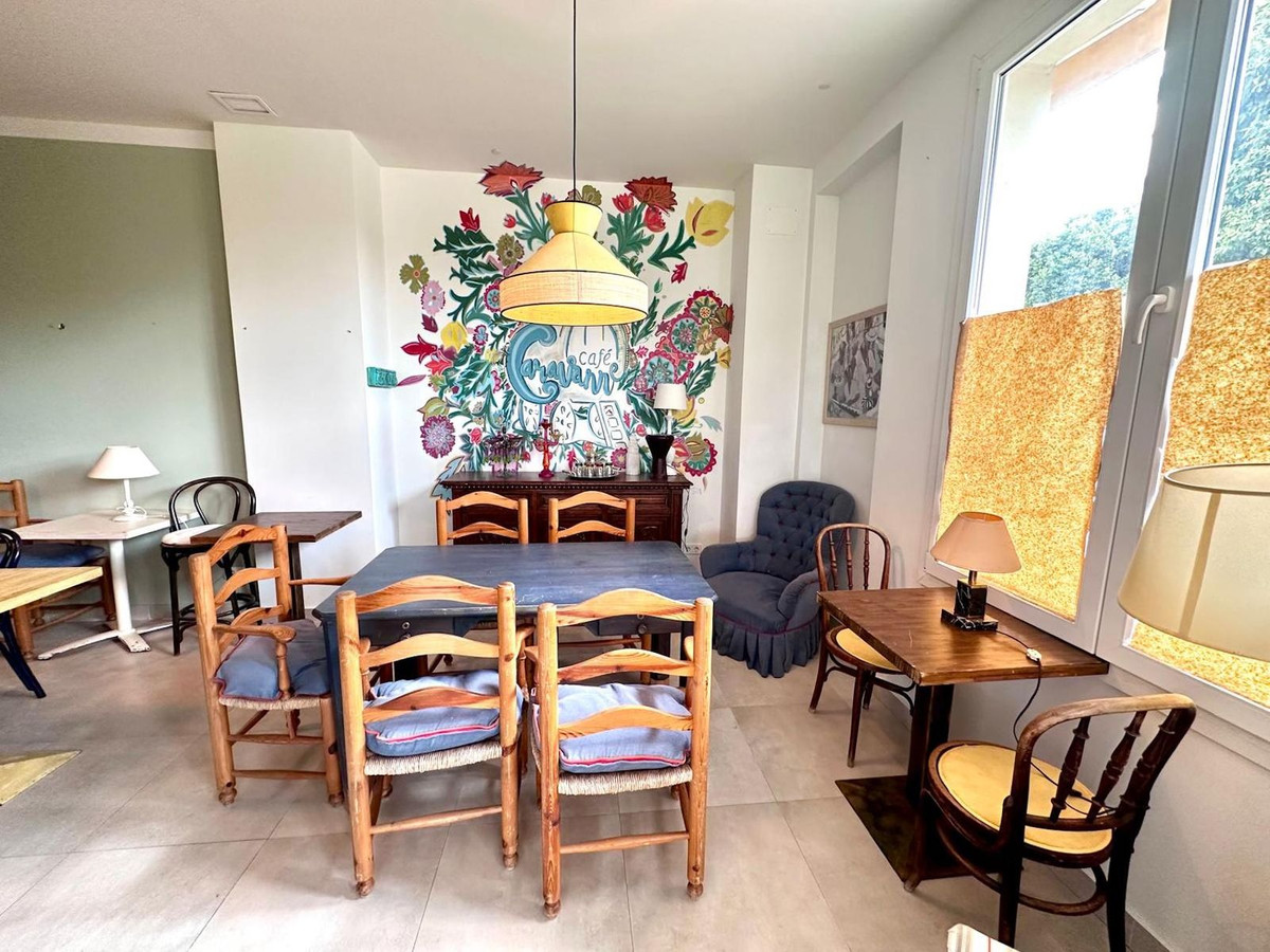 Commercial unit for sale in Nueva Andalucía Costa Del Sol, Málaga, Spain