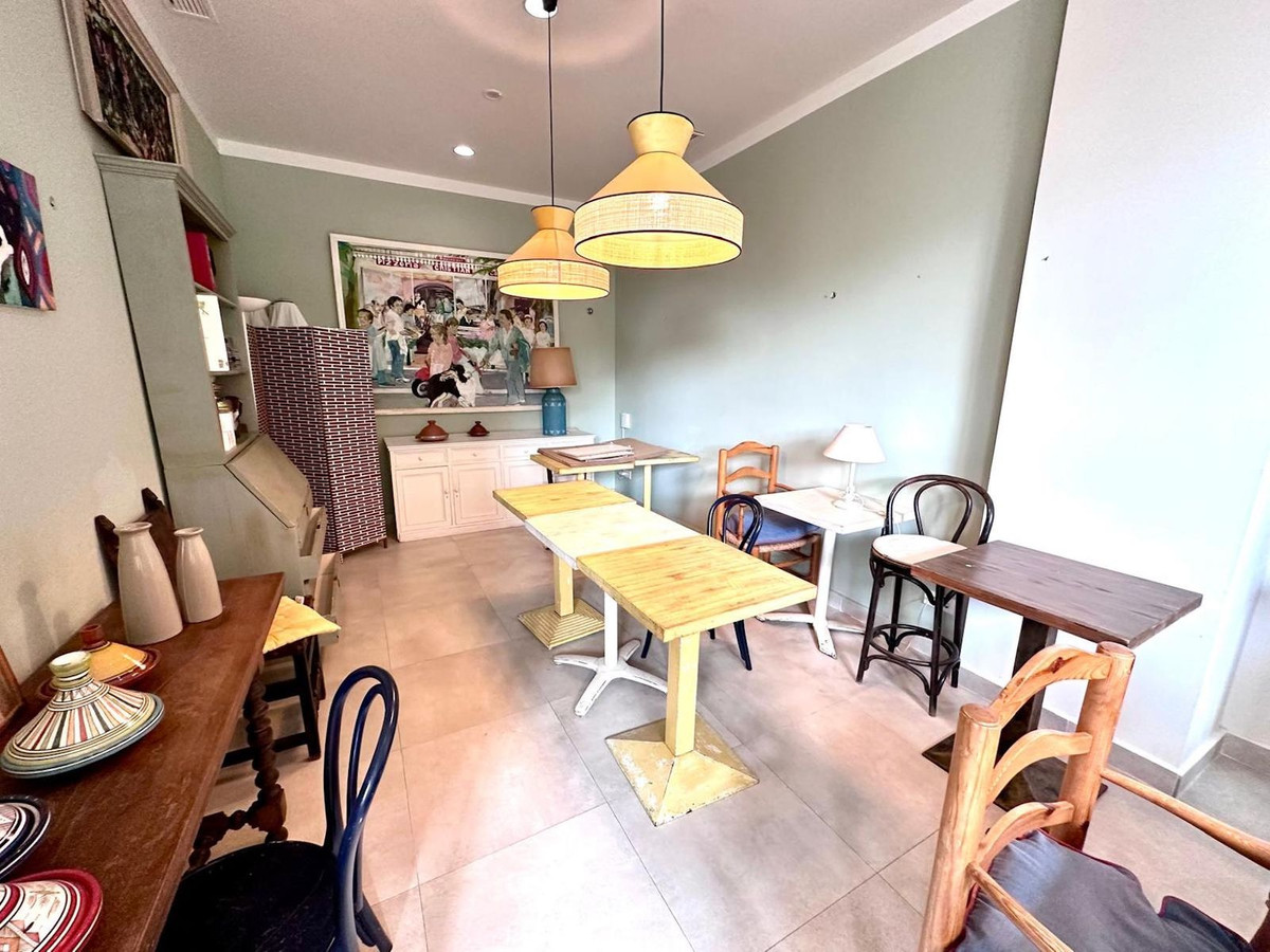 Commercial unit for sale in Nueva Andalucía Costa Del Sol, Málaga, Spain