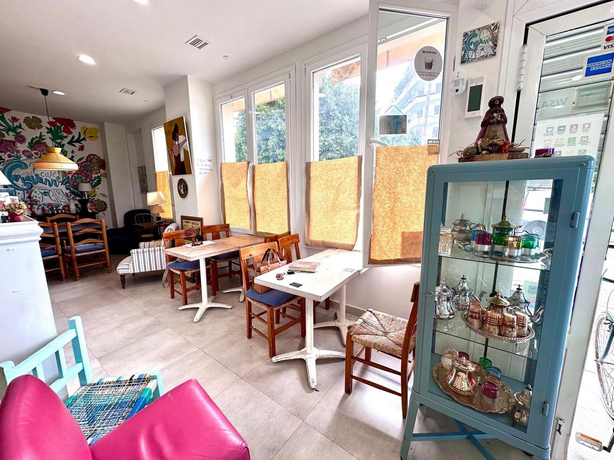 Commercial unit for sale in Nueva Andalucía Costa Del Sol, Málaga, Spain